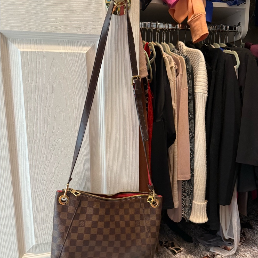 Louis Vuitton Brown Checkered cross body -like new. Great clean condition - Picture 6 of 6